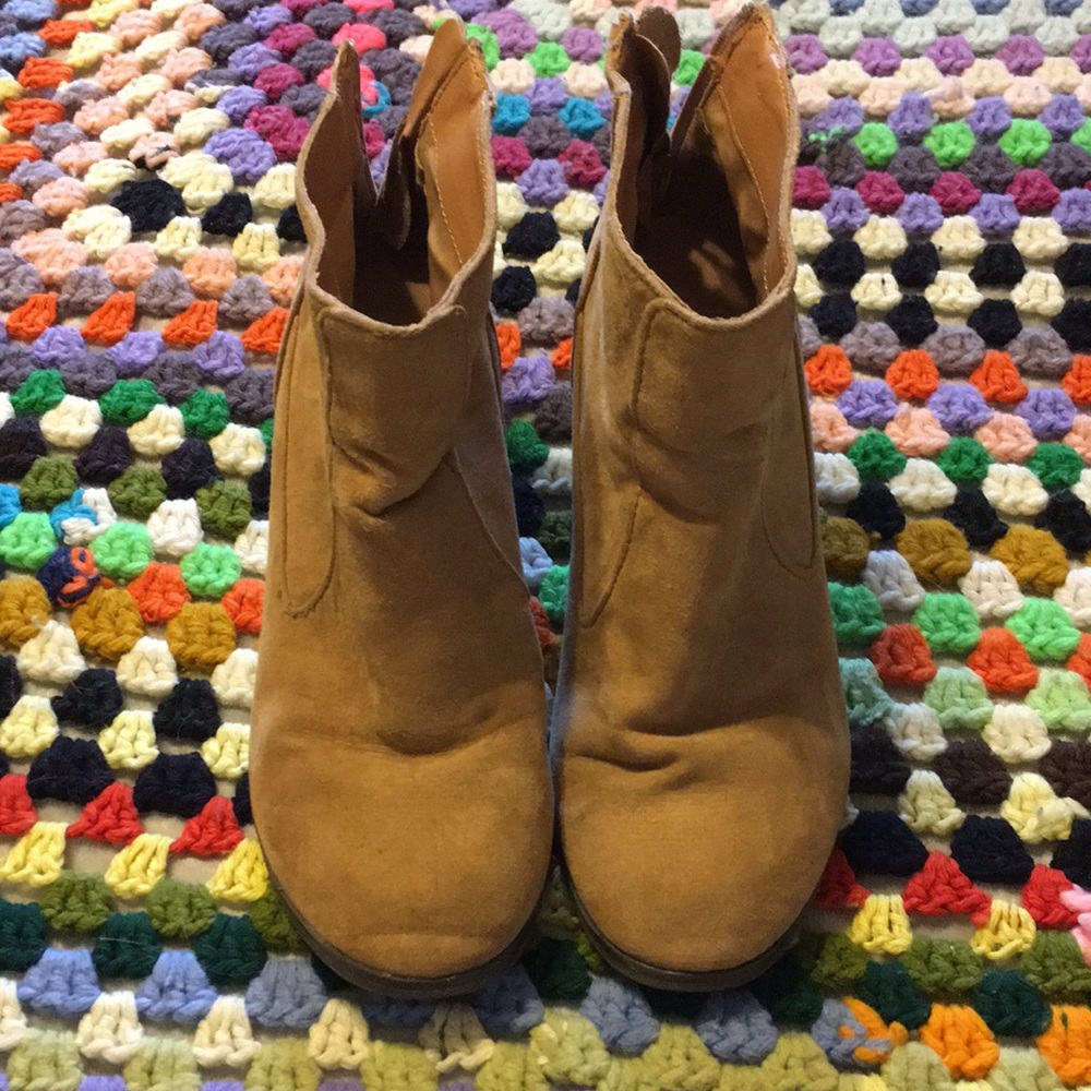 Cute boots!